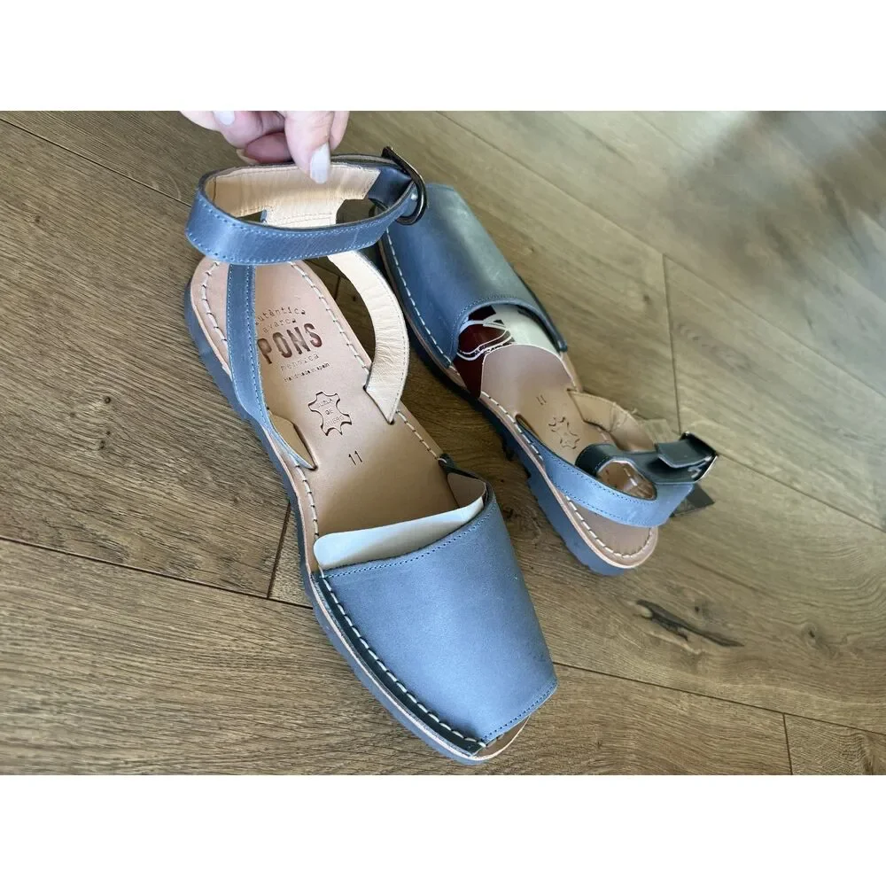PONS NWT NEW womens 11 classic strap leather Style French Blue sandal flat